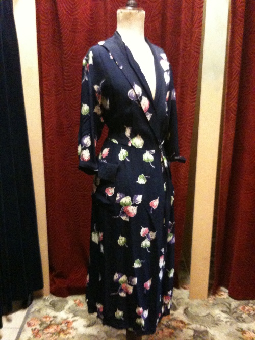 Late 1930s floral dressing gown size 12 – Circa Vintage Clothing